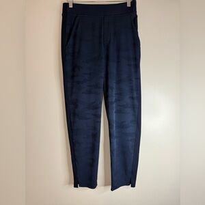 Athleta Dark  Navy blue Camouflage pull on Pants in size 4